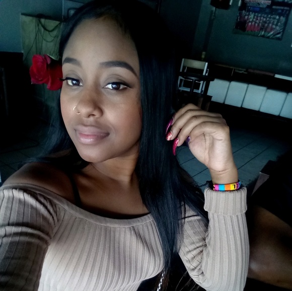 Meet your Posher, Laneisha - Picture 1 of 1